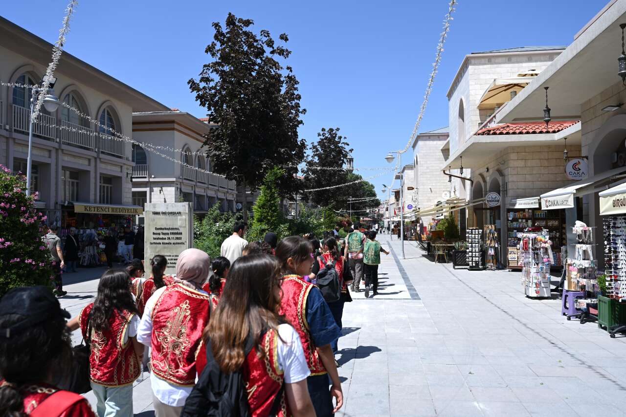 Şehrin Kalbinde Yolculuk başladı! 3 bin çocuk Konya'yı adım adım keşfetti 11